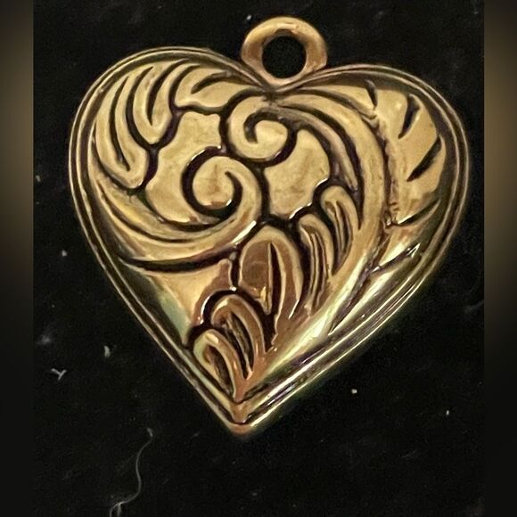 Vintage 1950s MCM Art Deco 1.5” gold tone scroll work puffed heart pendant #1 - Picture 1 of 7